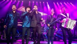 Alejandro Fernandez junto a Los Tigres del Norte